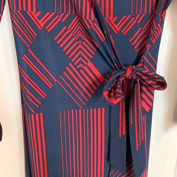 BCBG Wrap dress - Picture 2 of 4